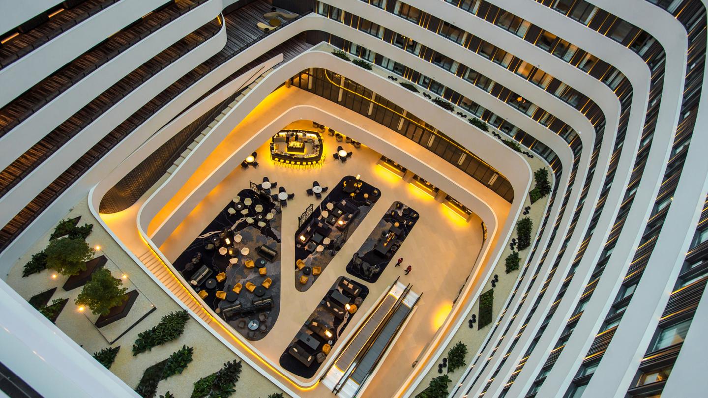 Hilton van boven